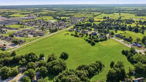 457 E Lucy Webb Rd, Raymore, MO 64083 photo 8