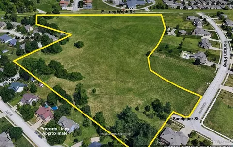 457 E Lucy Webb Rd, Raymore, MO 64083 photo 2