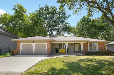 13711 W 69th St, Shawnee, KS 66216