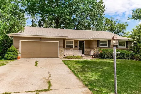 9733 Walnut St, Kansas City, MO 64114
