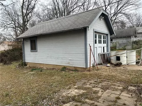 Exterior - 824 E Main St, Independence, KS 67301 photo 2 of 2