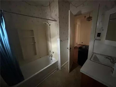 Bath - 824 E Main St, Independence, KS 67301 photo 1 of 1