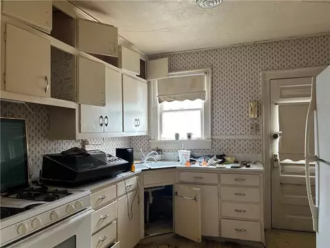 Kitchen - 824 E Main St, Independence, KS 67301 photo 2 of 2