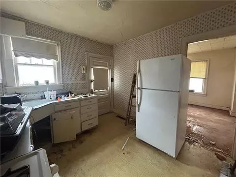Kitchen - 824 E Main St, Independence, KS 67301 photo 1 of 2