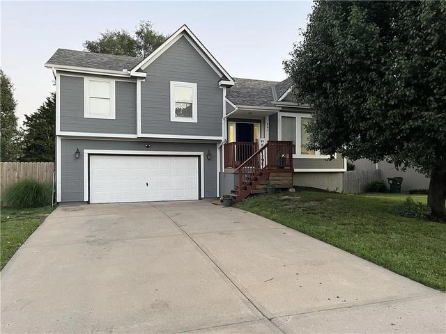 961 Oak Crest Dr, Gardner, KS 66030