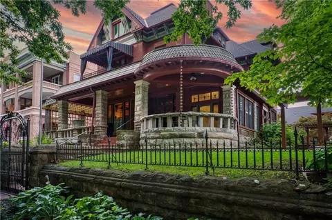 425 Gladstone Blvd, Kansas City, MO 64124