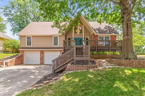3105 NE 71st St, Gladstone, MO 64119
