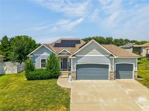 2309 NE Colonnade Ave, Blue Springs, MO 64029