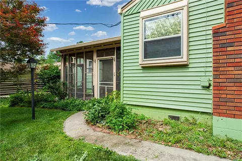 Exterior - 3917 S Spring St, Independence, MO 64055 photo 6 of 9