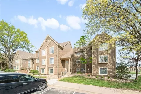 11110 Nieman Apt 101 Rd, Overland Park, KS 66210