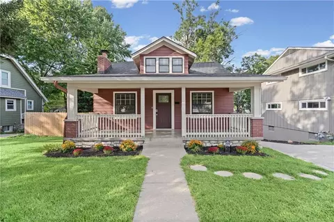 300 E 75th St, Kansas City, MO 64114