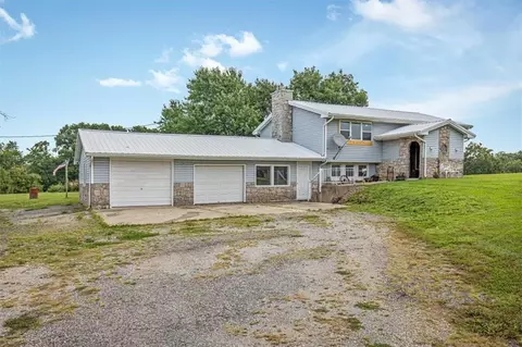 Exterior - 6527 SE Smith Rd, Cameron, MO 64429 photo 3 of 10