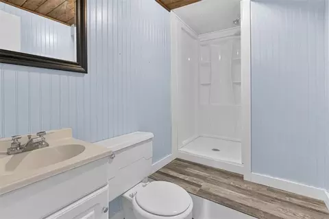 Bath - 6527 SE Smith Rd, Cameron, MO 64429 photo 2 of 2