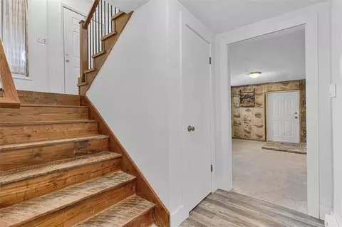 Entry Way - 6527 SE Smith Rd, Cameron, MO 64429 photo 3 of 3