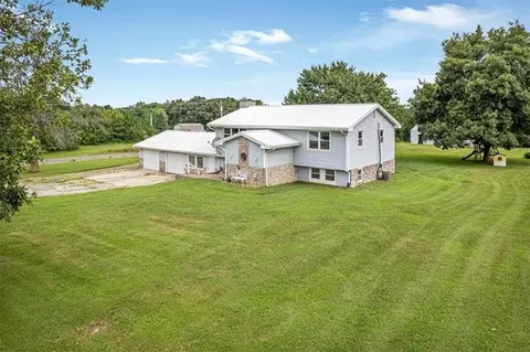 Exterior - 6527 SE Smith Rd, Cameron, MO 64429 photo 6 of 10