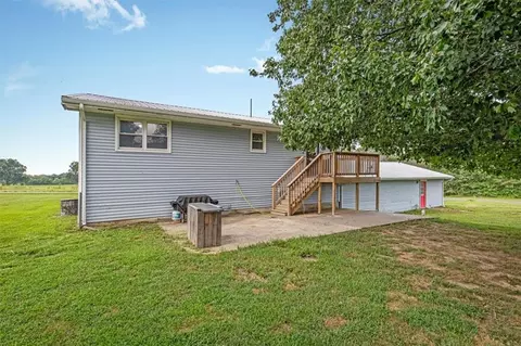 Exterior - 6527 SE Smith Rd, Cameron, MO 64429 photo 9 of 10