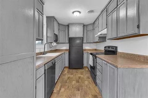 Kitchen - 6527 SE Smith Rd, Cameron, MO 64429 photo 4 of 4
