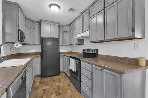 Kitchen - 6527 SE Smith Rd, Cameron, MO 64429 photo 3 of 4