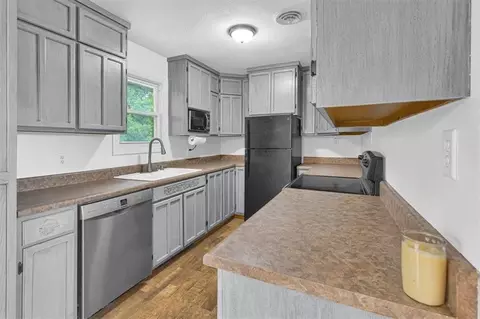 Kitchen - 6527 SE Smith Rd, Cameron, MO 64429 photo 2 of 4