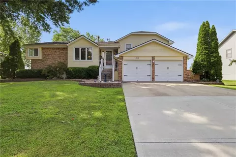 106 SE Willamsburg Dr, Blue Springs, MO 64014