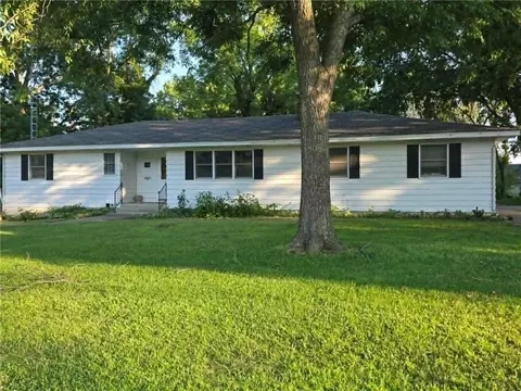 Other - 208 E Bodine Ave, Clinton, MO 64735 photo 2 of 12