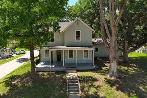 1716 S 5th St, Leavenworth, KS 66048