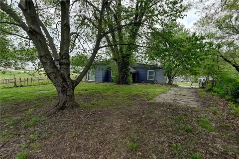 Exterior - 8626 Morrell Ave, Independence, MO 64053 photo 2 of 4