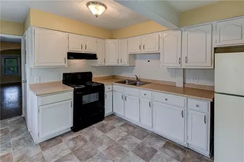 Kitchen - 8626 Morrell Ave, Independence, MO 64053 photo 1 of 1