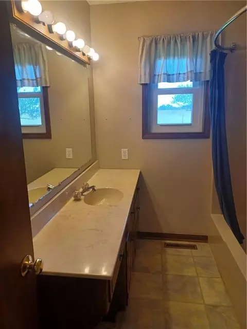 Bath - 396 Valley Rd, Bronson, KS 66716 photo 6 of 6