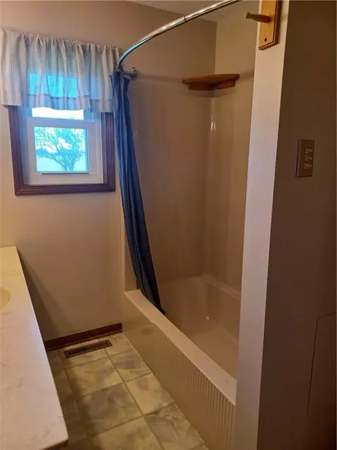 Bath - 396 Valley Rd, Bronson, KS 66716 photo 5 of 6
