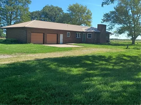 Exterior - 396 Valley Rd, Bronson, KS 66716 photo 3 of 6