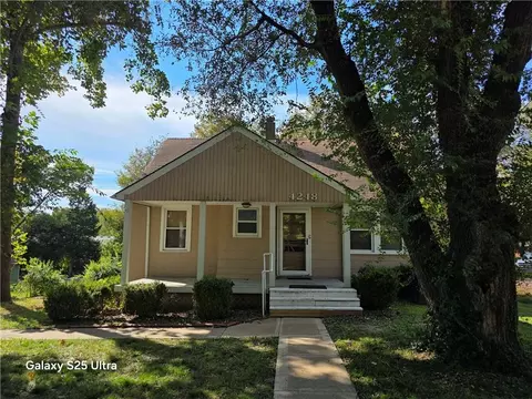 4248 NE Kelsey Rd, Kansas City, MO 64116