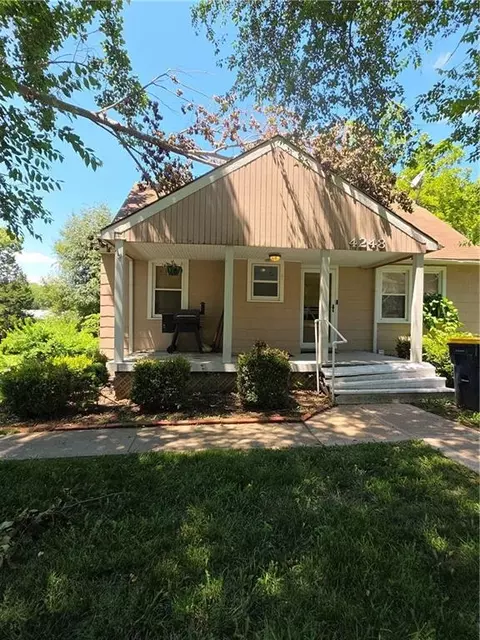 4248 NE Kelsey Rd, Kansas City, MO 64116