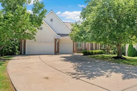 22918 NW Ashford Ct, Blue Springs, MO 64015