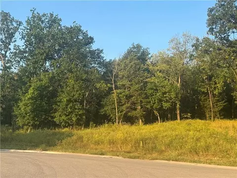 1700 SW Stonewall Dr, Oak Grove, MO 64075