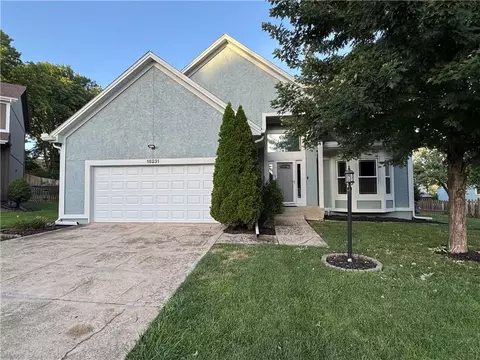 15231 Hemlock St, Overland Park, KS 66223