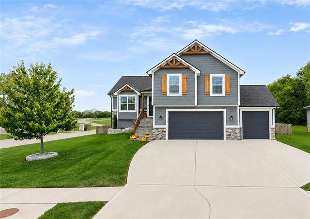 1901 Verbena Ave, Greenwood, MO 64034