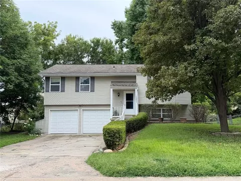 15821 W 152nd Ter, Olathe, KS 66062