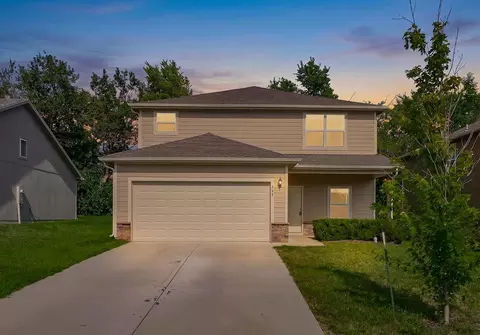 707 Roseberry Dr, Paola, KS 66071