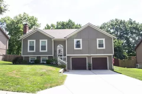 6619 NW Sioux Dr, Kansas City, MO 64152