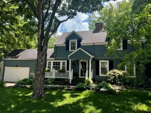 8751 Sleepy Hollow Rd, Kansas City, MO 64114