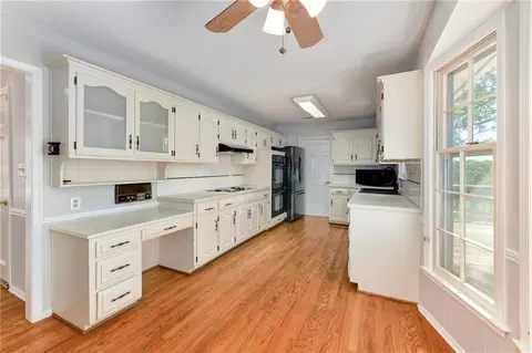Kitchen - 213 Juniper St, Lees Summit, MO 64064 photo 2 of 3