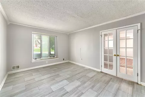 Living - 213 Juniper St, Lees Summit, MO 64064 photo 1 of 7
