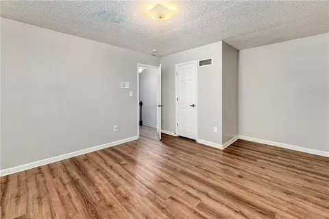 Bedroom - 213 Juniper St, Lees Summit, MO 64064 photo 6 of 9