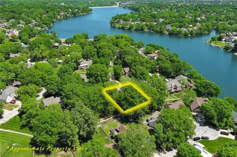 View/Area - 213 Juniper St, Lees Summit, MO 64064 photo 3 of 8