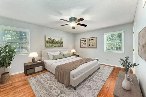 Bedroom - 213 Juniper St, Lees Summit, MO 64064 photo 3 of 9