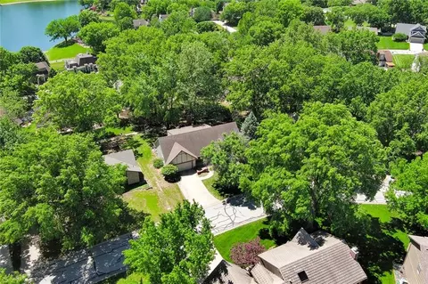 View/Area - 213 Juniper St, Lees Summit, MO 64064 photo 7 of 8
