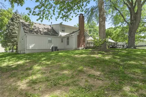 Exterior - 213 Juniper St, Lees Summit, MO 64064 photo 3 of 4