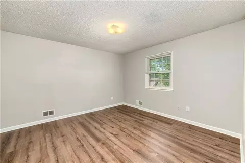 Bedroom - 213 Juniper St, Lees Summit, MO 64064 photo 5 of 9