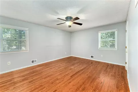 Bedroom - 213 Juniper St, Lees Summit, MO 64064 photo 4 of 9
